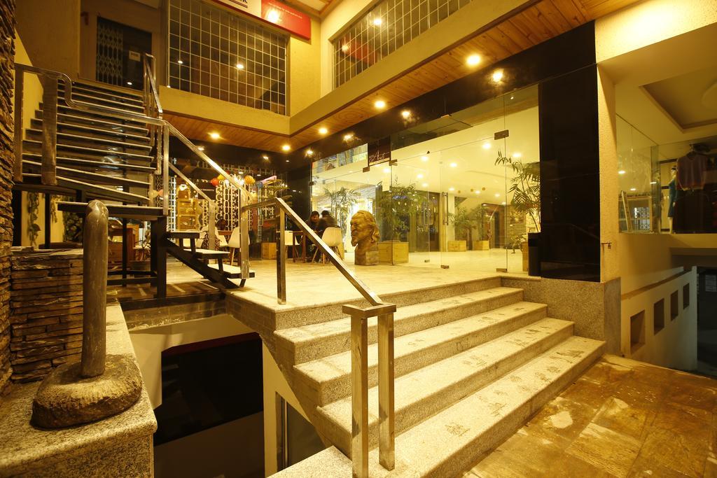 Hotel Arts Catmandu Exterior foto
