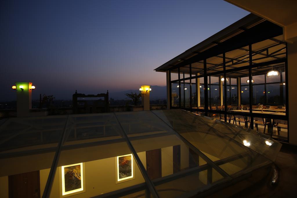Hotel Arts Catmandu Exterior foto